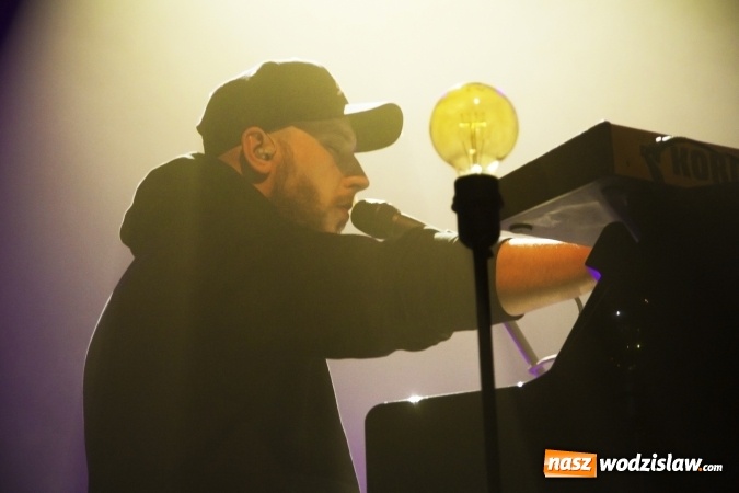 Zdjęcie w galerii na portalu naszwodzislaw.com: Przepiękny koncert Korteza w Rydułtowach. ZDJĘCIA  wiadomości z regionu