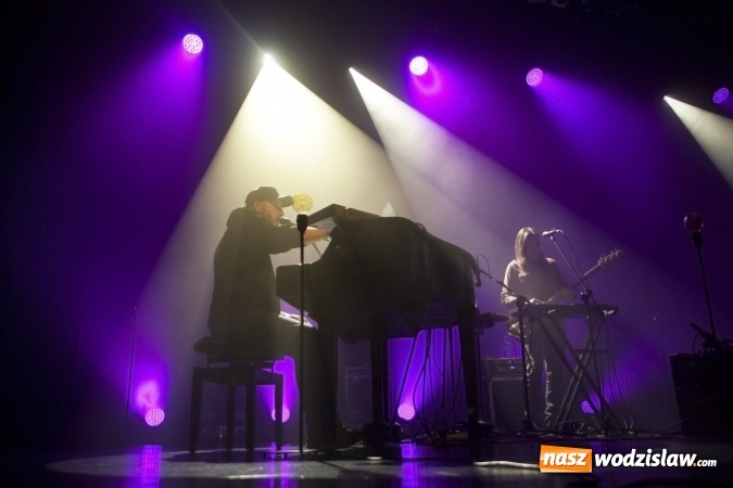 Zdjęcie w galerii na portalu naszwodzislaw.com: Przepiękny koncert Korteza w Rydułtowach. ZDJĘCIA  wiadomości z regionu