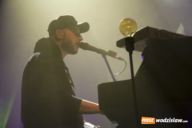 Zdjęcie w galerii na portalu naszwodzislaw.com: Przepiękny koncert Korteza w Rydułtowach. ZDJĘCIA  wiadomości z regionu