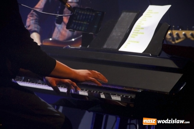 Zdjęcie w galerii na portalu naszwodzislaw.com: Przepiękny koncert Korteza w Rydułtowach. ZDJĘCIA  wiadomości z regionu