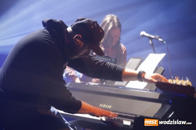 Zdjęcie w galerii na portalu naszwodzislaw.com: Przepiękny koncert Korteza w Rydułtowach. ZDJĘCIA  wiadomości z regionu