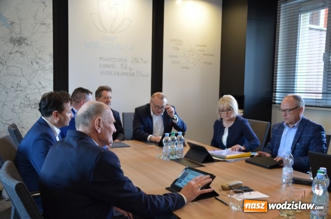 Zdjęcie w galerii na portalu naszwodzislaw.com: Kolejne porozumienie powiatu w sprawie kształcenia zawodowego. Mają zyskać uczniowie wiadomości z regionu