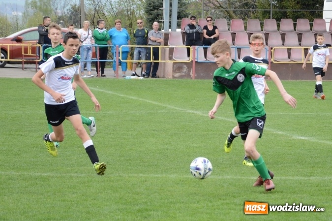 Zdjęcie w galerii na portalu naszwodzislaw.com: Rogów przegrywa. Trampkarze z Moszczenicy lepsi! ZDJĘCIA wiadomości z regionu
