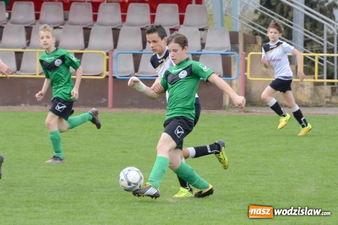 Zdjęcie w galerii na portalu naszwodzislaw.com: Rogów przegrywa. Trampkarze z Moszczenicy lepsi! ZDJĘCIA wiadomości z regionu