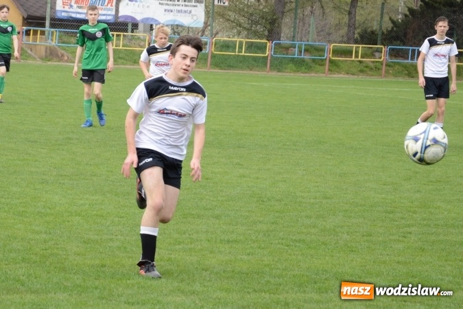 Zdjęcie w galerii na portalu naszwodzislaw.com: Rogów przegrywa. Trampkarze z Moszczenicy lepsi! ZDJĘCIA wiadomości z regionu