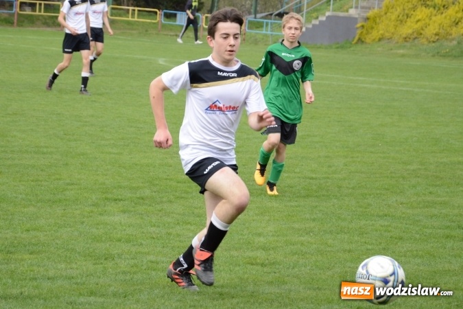 Zdjęcie w galerii na portalu naszwodzislaw.com: Rogów przegrywa. Trampkarze z Moszczenicy lepsi! ZDJĘCIA wiadomości z regionu