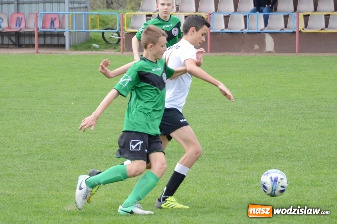 Zdjęcie w galerii na portalu naszwodzislaw.com: Rogów przegrywa. Trampkarze z Moszczenicy lepsi! ZDJĘCIA wiadomości z regionu