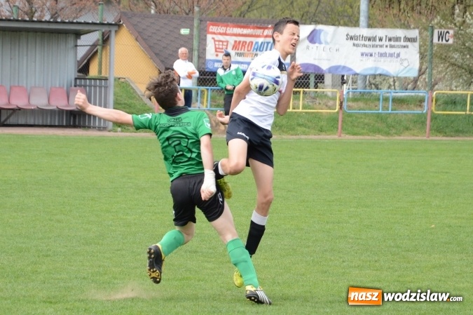 Zdjęcie w galerii na portalu naszwodzislaw.com: Rogów przegrywa. Trampkarze z Moszczenicy lepsi! ZDJĘCIA wiadomości z regionu