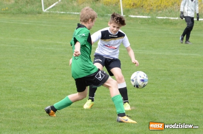 Zdjęcie w galerii na portalu naszwodzislaw.com: Rogów przegrywa. Trampkarze z Moszczenicy lepsi! ZDJĘCIA wiadomości z regionu