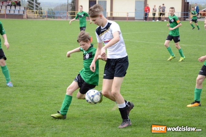 Zdjęcie w galerii na portalu naszwodzislaw.com: Rogów przegrywa. Trampkarze z Moszczenicy lepsi! ZDJĘCIA wiadomości z regionu