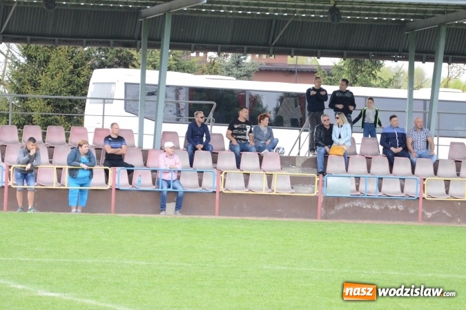 Zdjęcie w galerii na portalu naszwodzislaw.com: Rogów przegrywa. Trampkarze z Moszczenicy lepsi! ZDJĘCIA wiadomości z regionu