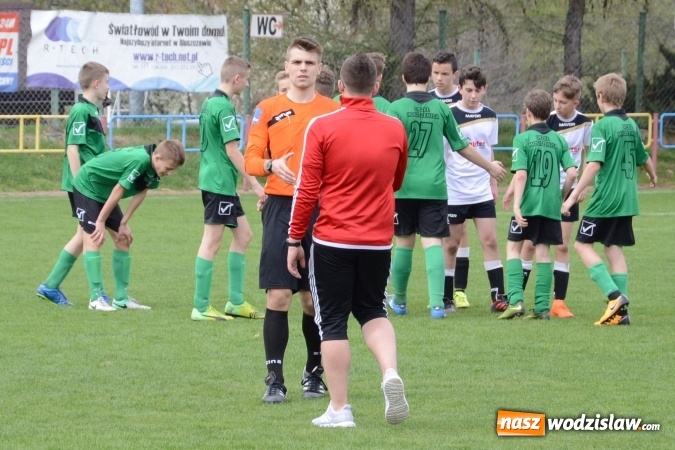 Zdjęcie w galerii na portalu naszwodzislaw.com: Rogów przegrywa. Trampkarze z Moszczenicy lepsi! ZDJĘCIA wiadomości z regionu