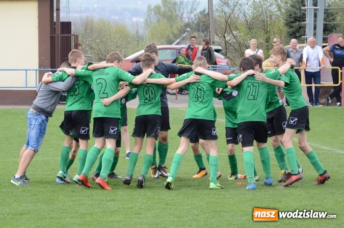Zdjęcie w galerii na portalu naszwodzislaw.com: Rogów przegrywa. Trampkarze z Moszczenicy lepsi! ZDJĘCIA wiadomości z regionu