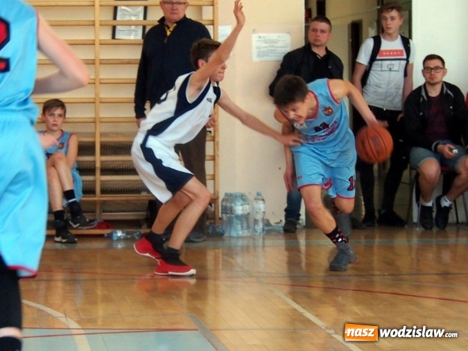 Zdjęcie w galerii na portalu naszwodzislaw.com: Koszykarze MKS wygrywają na wyjeździe wiadomości z regionu
