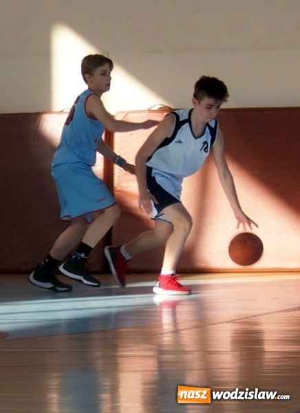 Zdjęcie w galerii na portalu naszwodzislaw.com: Koszykarze MKS wygrywają na wyjeździe wiadomości z regionu