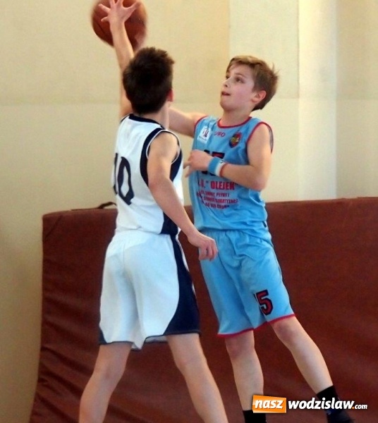 Zdjęcie w galerii na portalu naszwodzislaw.com: Koszykarze MKS wygrywają na wyjeździe wiadomości z regionu