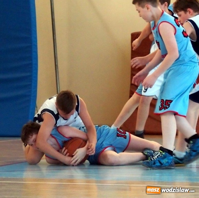 Zdjęcie w galerii na portalu naszwodzislaw.com: Koszykarze MKS wygrywają na wyjeździe wiadomości z regionu