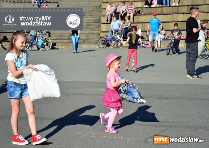 Zdjęcie w galerii na portalu naszwodzislaw.com: Wodzisławska Bitwa na Poduszki. FOTORELACJA  wiadomości z regionu
