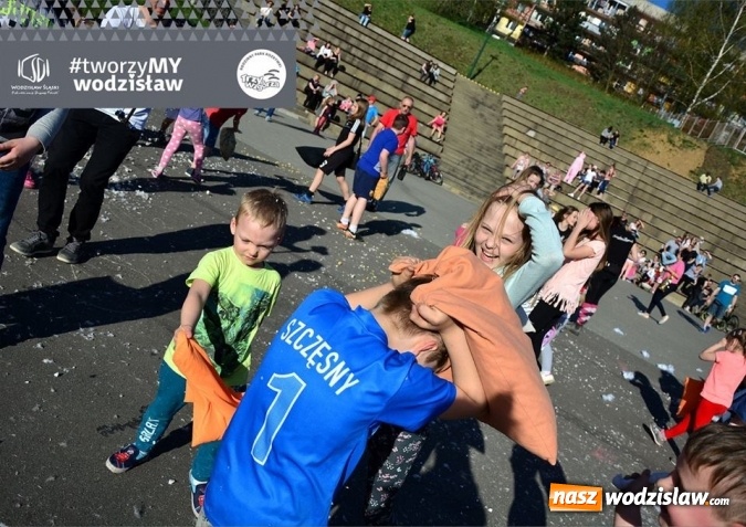 Zdjęcie w galerii na portalu naszwodzislaw.com: Wodzisławska Bitwa na Poduszki. FOTORELACJA  wiadomości z regionu