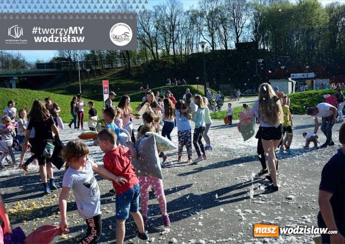 Zdjęcie w galerii na portalu naszwodzislaw.com: Wodzisławska Bitwa na Poduszki. FOTORELACJA  wiadomości z regionu
