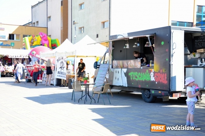 Zdjęcie w galerii na portalu naszwodzislaw.com: Food Trucki po raz pierwszy zjechały do Radlina wiadomości z regionu