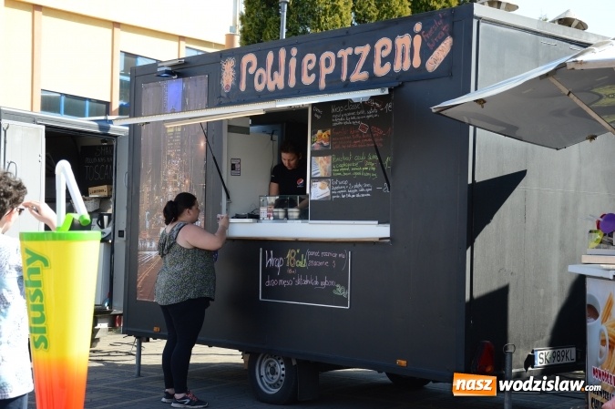 Zdjęcie w galerii na portalu naszwodzislaw.com: Food Trucki po raz pierwszy zjechały do Radlina wiadomości z regionu