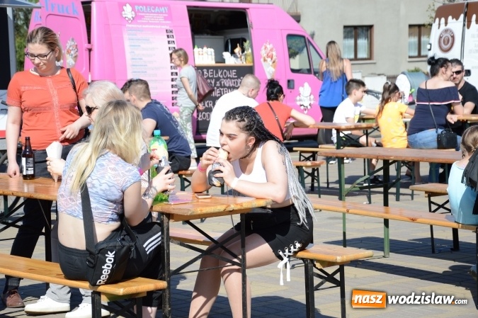 Zdjęcie w galerii na portalu naszwodzislaw.com: Food Trucki po raz pierwszy zjechały do Radlina wiadomości z regionu