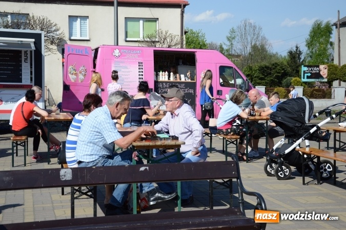 Zdjęcie w galerii na portalu naszwodzislaw.com: Food Trucki po raz pierwszy zjechały do Radlina wiadomości z regionu