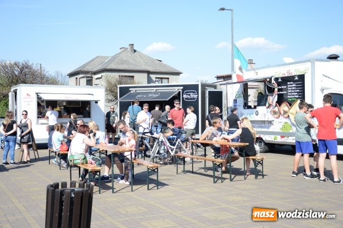 Zdjęcie w galerii na portalu naszwodzislaw.com: Food Trucki po raz pierwszy zjechały do Radlina wiadomości z regionu