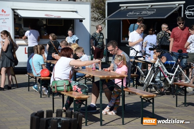 Zdjęcie w galerii na portalu naszwodzislaw.com: Food Trucki po raz pierwszy zjechały do Radlina wiadomości z regionu