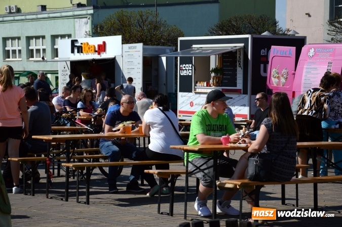 Zdjęcie w galerii na portalu naszwodzislaw.com: Food Trucki po raz pierwszy zjechały do Radlina wiadomości z regionu
