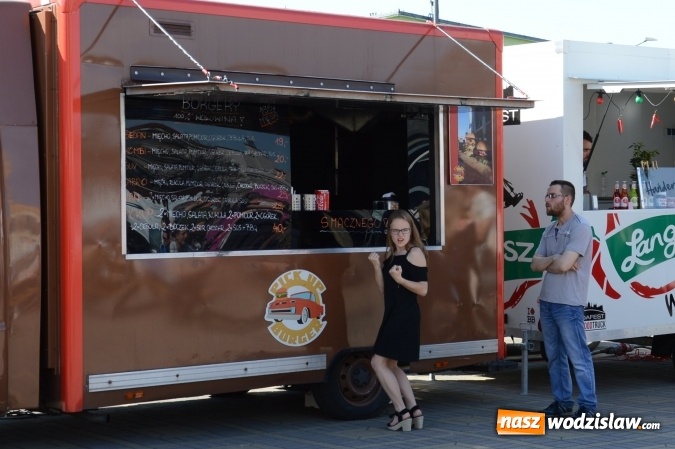 Zdjęcie w galerii na portalu naszwodzislaw.com: Food Trucki po raz pierwszy zjechały do Radlina wiadomości z regionu