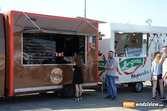 Zdjęcie w galerii na portalu naszwodzislaw.com: Food Trucki po raz pierwszy zjechały do Radlina wiadomości z regionu