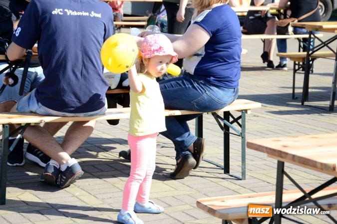 Zdjęcie w galerii na portalu naszwodzislaw.com: Food Trucki po raz pierwszy zjechały do Radlina wiadomości z regionu