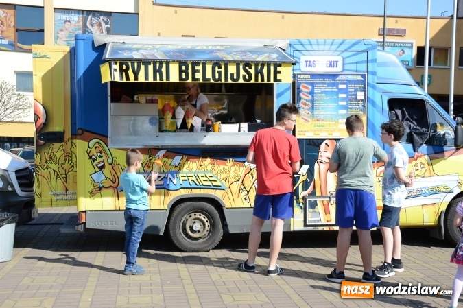 Zdjęcie w galerii na portalu naszwodzislaw.com: Food Trucki po raz pierwszy zjechały do Radlina wiadomości z regionu
