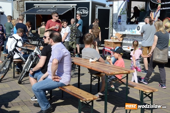 Zdjęcie w galerii na portalu naszwodzislaw.com: Food Trucki po raz pierwszy zjechały do Radlina wiadomości z regionu