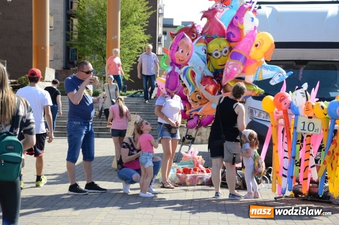 Zdjęcie w galerii na portalu naszwodzislaw.com: Food Trucki po raz pierwszy zjechały do Radlina wiadomości z regionu