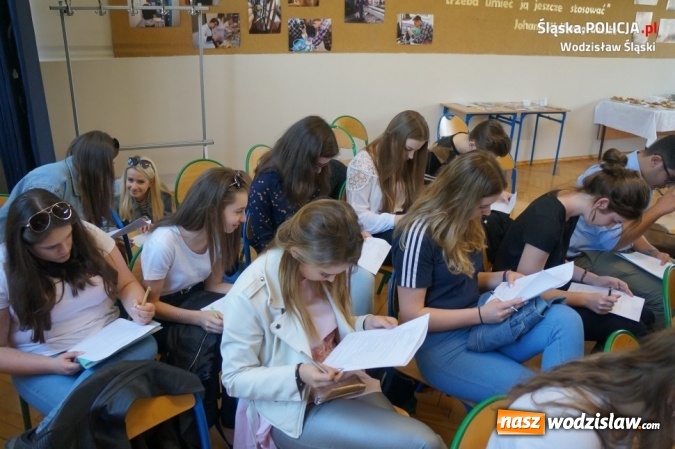Zdjęcie w galerii na portalu naszwodzislaw.com: Debatowali z młodzieżą o bezpieczeństwie wiadomości z regionu