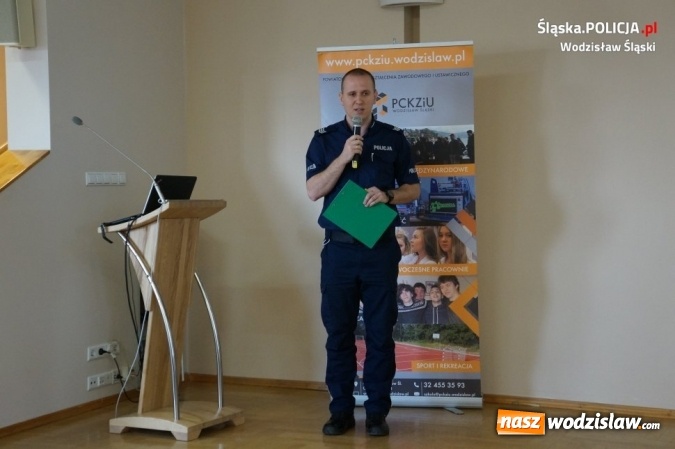 Zdjęcie w galerii na portalu naszwodzislaw.com: Debatowali z młodzieżą o bezpieczeństwie wiadomości z regionu