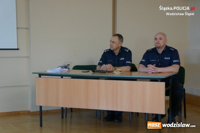 Zdjęcie w galerii na portalu naszwodzislaw.com: Debatowali z młodzieżą o bezpieczeństwie wiadomości z regionu