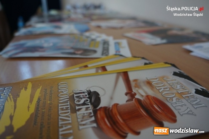 Zdjęcie w galerii na portalu naszwodzislaw.com: Debatowali z młodzieżą o bezpieczeństwie wiadomości z regionu