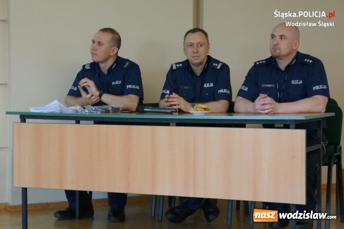 Zdjęcie w galerii na portalu naszwodzislaw.com: Debatowali z młodzieżą o bezpieczeństwie wiadomości z regionu