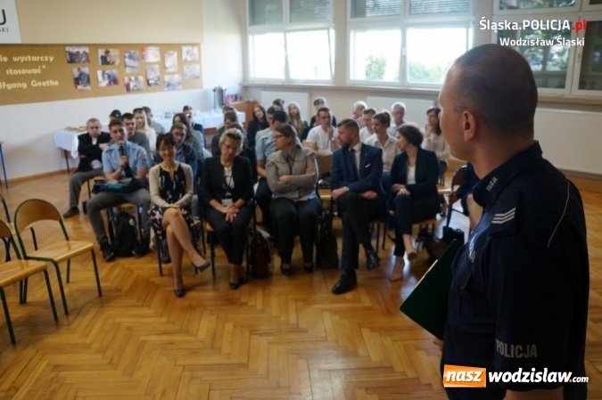 Zdjęcie w galerii na portalu naszwodzislaw.com: Debatowali z młodzieżą o bezpieczeństwie wiadomości z regionu