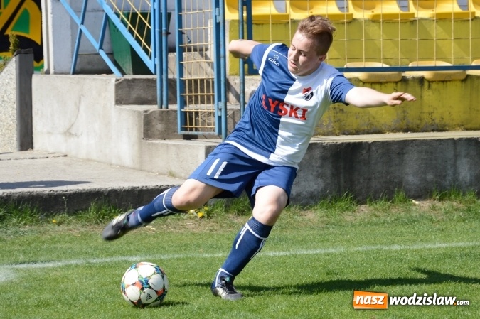 Zdjęcie w galerii na portalu naszwodzislaw.com: Juniorzy Lysek górą nad Syrynią wiadomości z regionu