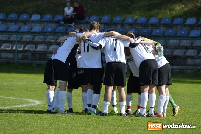 Zdjęcie w galerii na portalu naszwodzislaw.com: Strzelanina przy Młodzieżowej! Pstrążna górą wiadomości z regionu