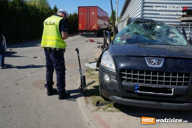 Zdjęcie w galerii na portalu naszwodzislaw.com: Kierowca tira zlekceważył znak i staranował osobówkę  wiadomości z regionu