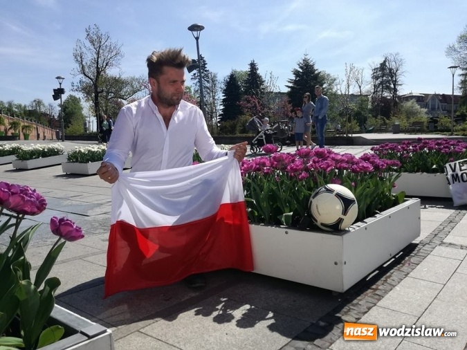 Zdjęcie w galerii na portalu naszwodzislaw.com: Marek Fibic z Pszowa napisał piosenkę na mundial! Zobacz, materiał roboczy z próbnych zdjęć  wiadomości z regionu