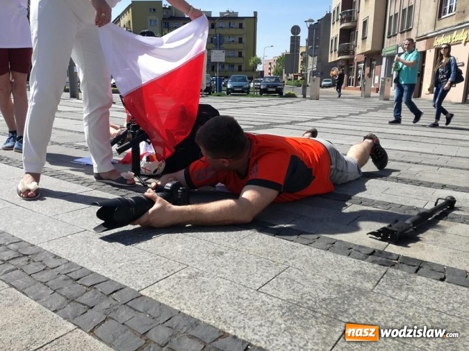 Zdjęcie w galerii na portalu naszwodzislaw.com: Marek Fibic z Pszowa napisał piosenkę na mundial! Zobacz, materiał roboczy z próbnych zdjęć  wiadomości z regionu