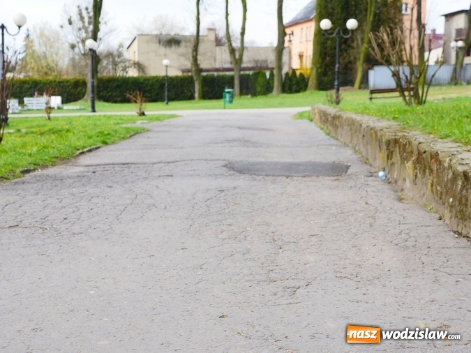 Zdjęcie w galerii na portalu naszwodzislaw.com: SKM rozpoczęły remont ścieżek w Parku Miejskim wiadomości z regionu