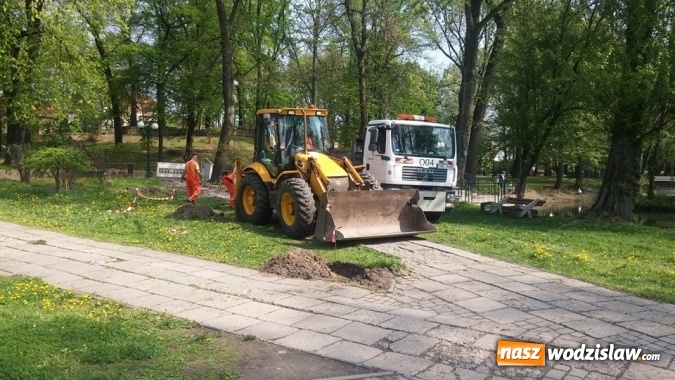 Zdjęcie w galerii na portalu naszwodzislaw.com: SKM rozpoczęły remont ścieżek w Parku Miejskim wiadomości z regionu